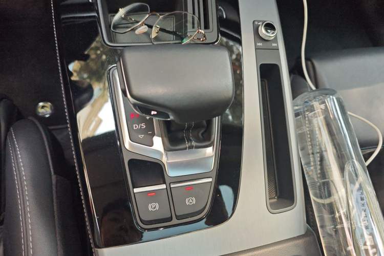 Used Audi Q5L 2022 40T Fashionable and Dynamic Model Gear Lever