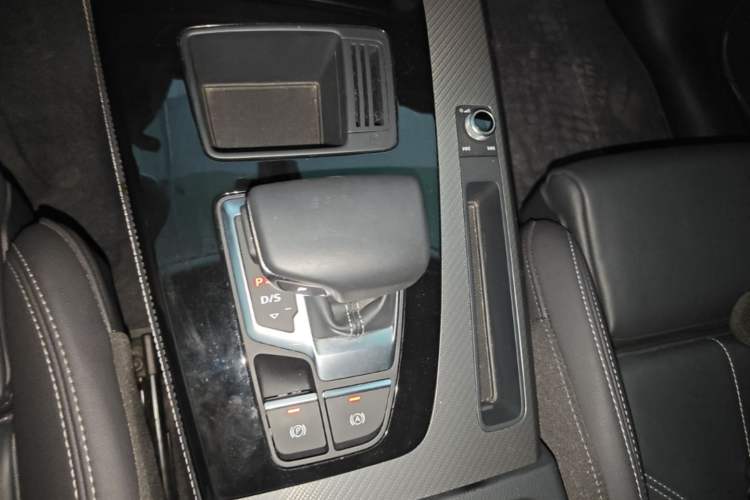 Used Audi Q5L 2022 40T Luxury Dynamic Model Gear Lever