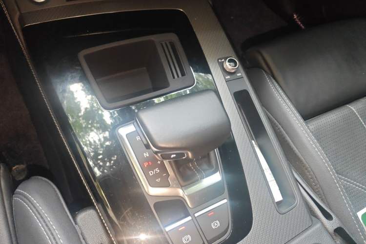 Used Audi Q5L 2022 Updated 40T Luxury Dynamic Edition Gear Lever