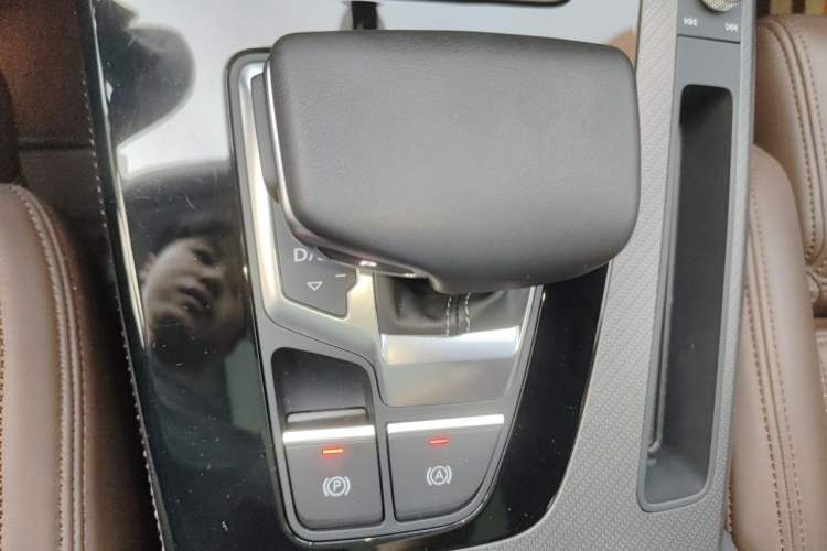 Used Audi Q5L 2022 Updated 45T Luxury Dynamic Version Gear Lever