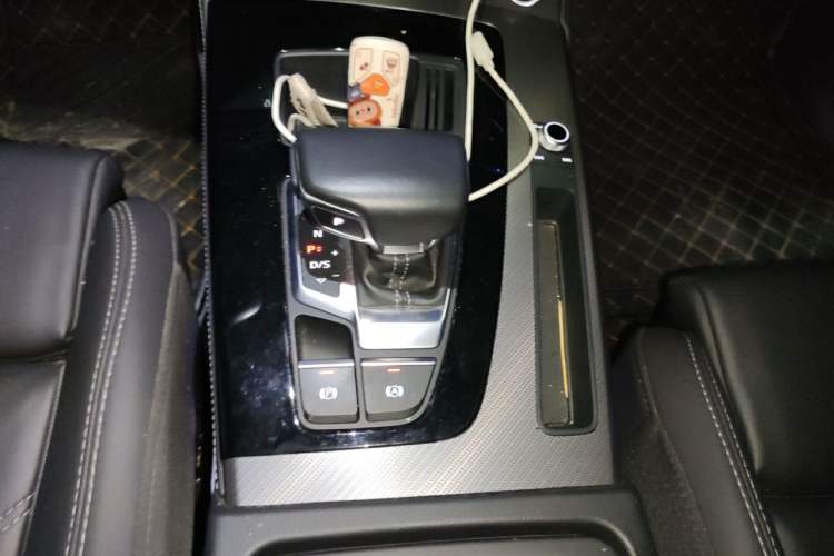 Used Audi Q5L 2022 Updated 40T Luxury Dynamic Edition Gear Lever