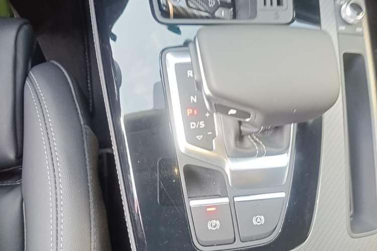Used Audi Q5L 2022 45T Luxury Dynamic Model Gear Lever