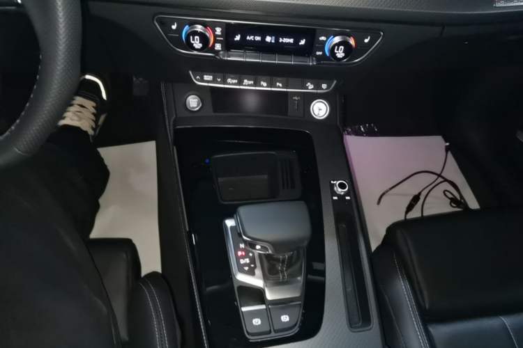 Used Audi Q5L 2022 Updated 45T Luxury Dynamic Version Gear Lever