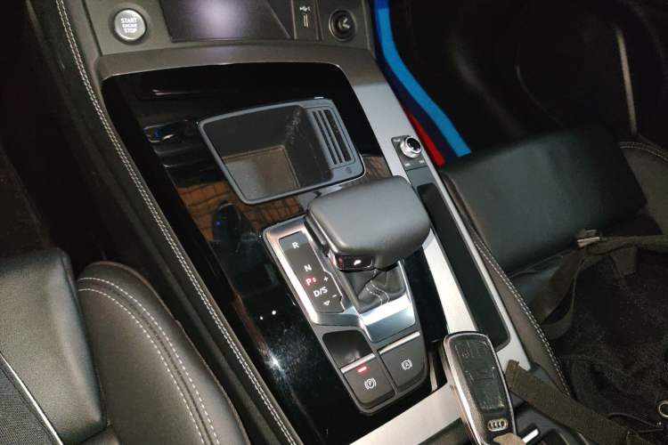 Used Audi Q5L 2022 40T Fashionable and Dynamic Model Gear Lever