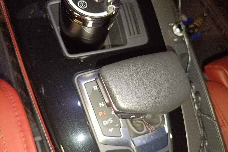 Used Audi Q5L 2022 Updated 45T Luxury Dynamic Version Gear Lever