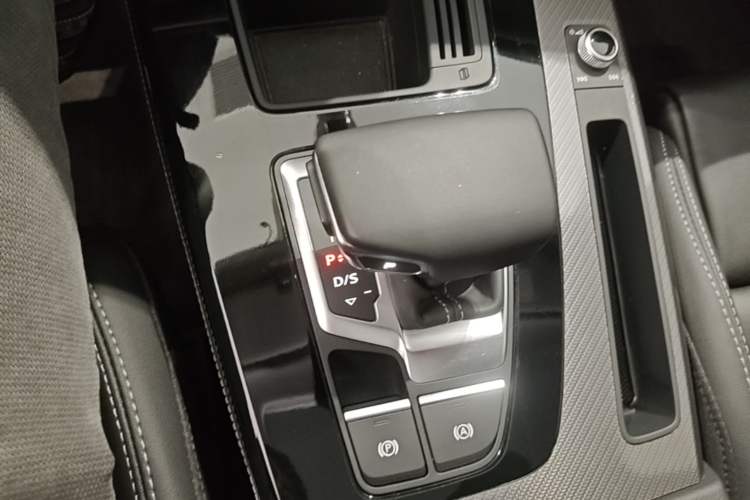 Used Audi Q5L 2022 40T Luxury Dynamic Model Gear Lever