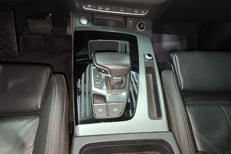 Used Audi Q5L 2022 40T Fashionable and Dynamic Model Gear Lever