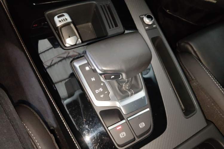Used Audi Q5L 2022 Updated 40T Luxury Dynamic Edition Gear Lever