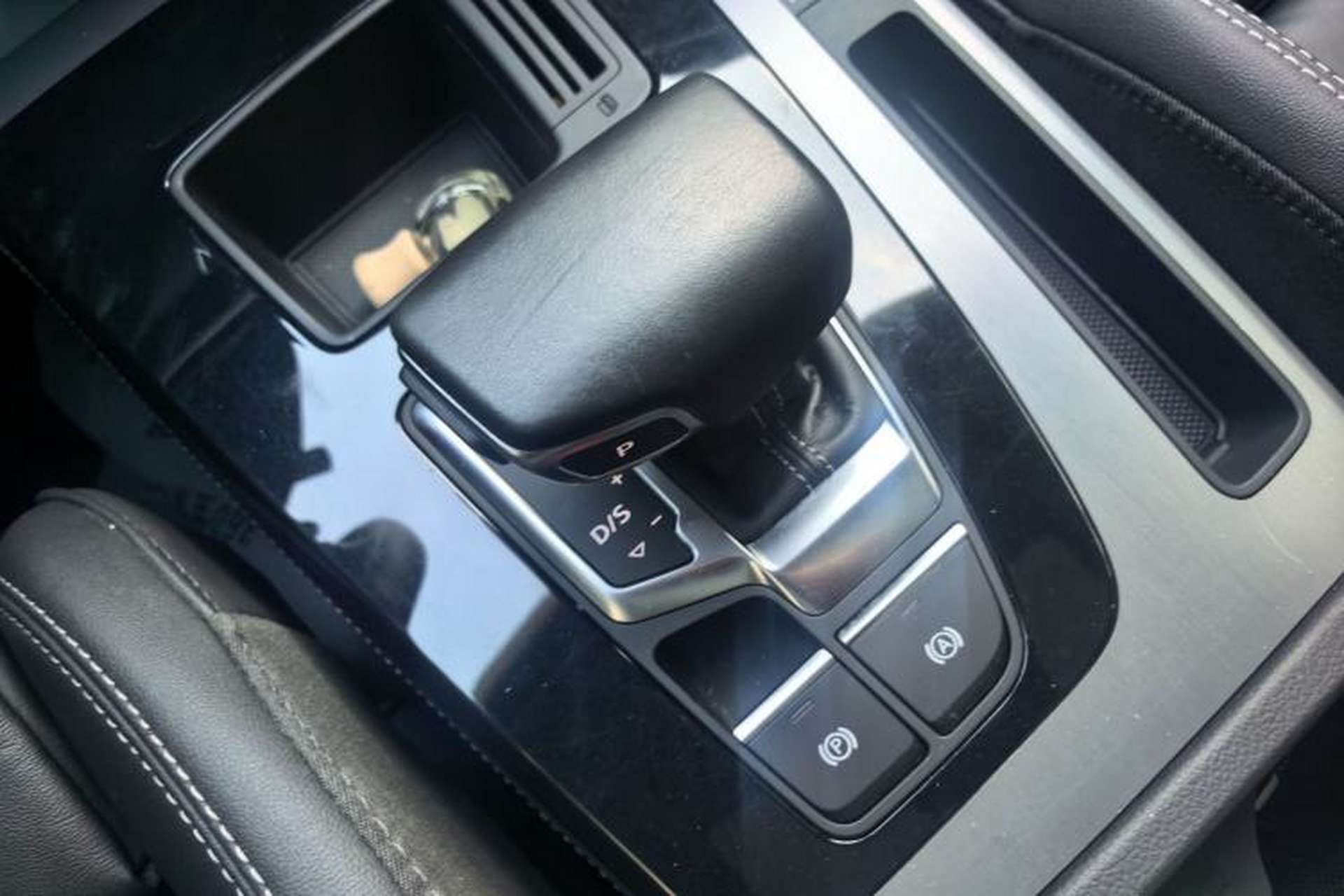 Used Audi Q5L 2022 40T Fashionable and Dynamic Model Gear Lever