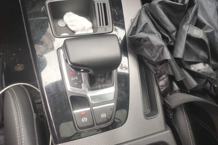 Used Audi Q5L 2022 Updated 40T Luxury Dynamic Edition Gear Lever