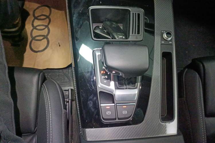 Used Audi Q5L 2022 40T Luxury Dynamic Model Gear Lever