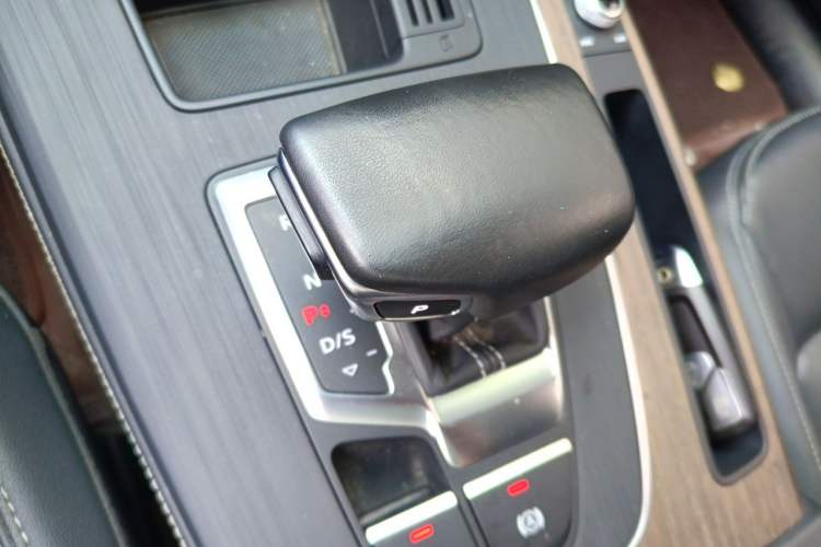 Used Audi Q5L 2022 40T Luxury Elegant Model Gear Lever