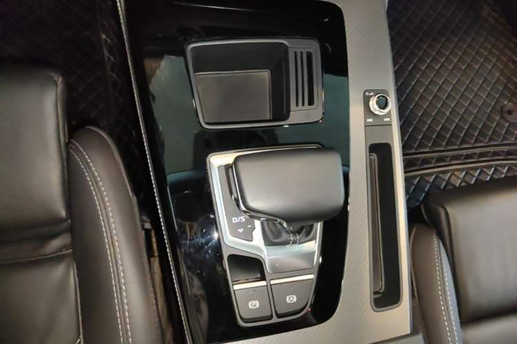 Used Audi Q5L 2022 Updated 45T Luxury Dynamic Version Gear Lever