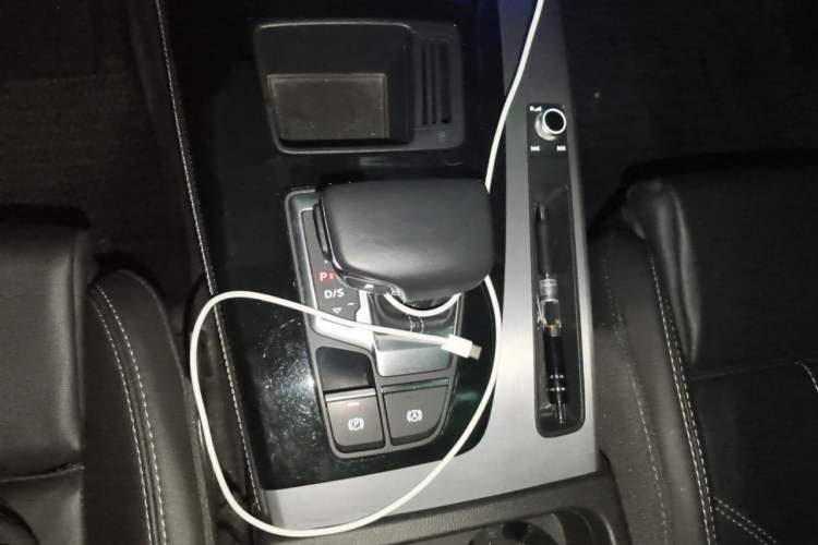 Used Audi Q5L 2022 40T Fashionable and Dynamic Model Gear Lever