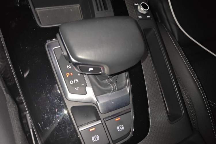 Used Audi Q5L 2022 45T Luxury Dynamic Model Gear Lever
