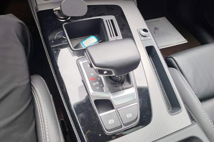 Used Audi Q5L 2022 Updated 40T Luxury Dynamic Edition Gear Lever