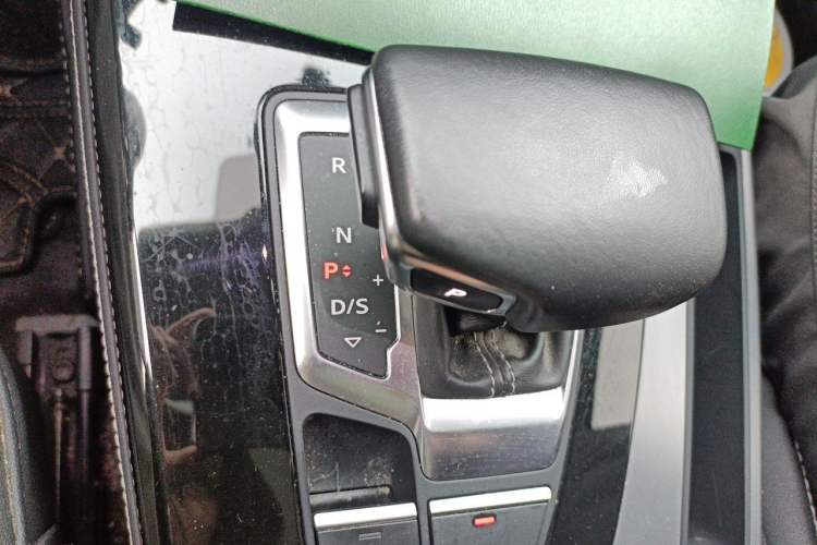Used Audi Q5L 2022 40T Fashionable and Dynamic Model Gear Lever