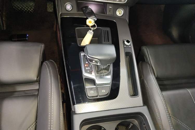 Used Audi Q5L 2022 Updated 40T Luxury Dynamic Edition Gear Lever