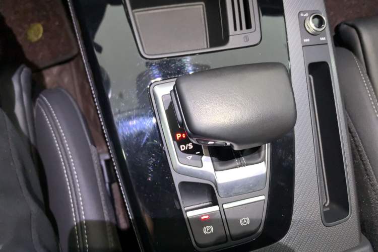 Used Audi Q5L 2022 Updated 45T Luxury Dynamic Version Gear Lever