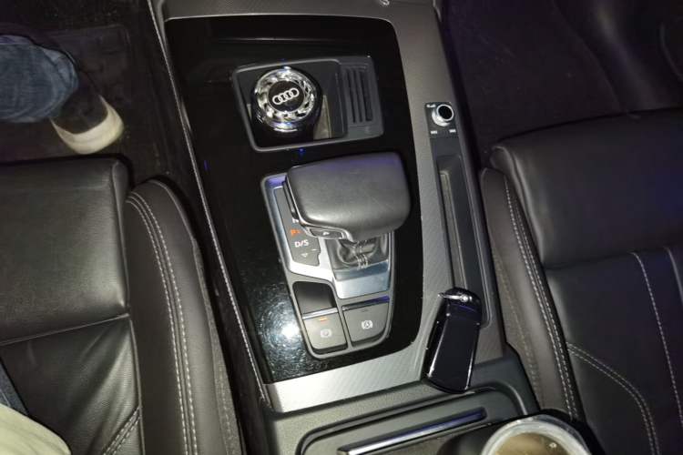 Used Audi Q5L 2022 40T Luxury Dynamic Model Gear Lever