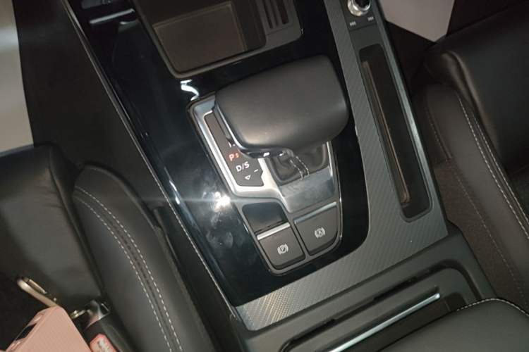 Used Audi Q5L 2022 Updated 45T Luxury Dynamic Version Gear Lever