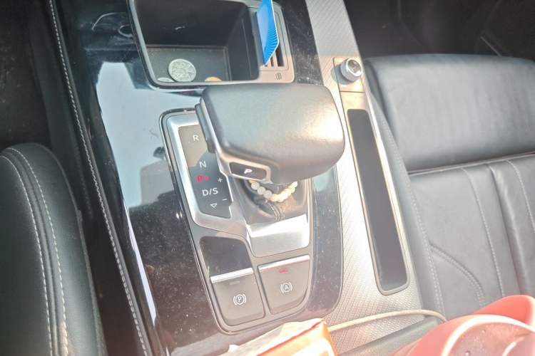 Used Audi Q5L 2022 Updated 45T Luxury Dynamic Version Gear Lever