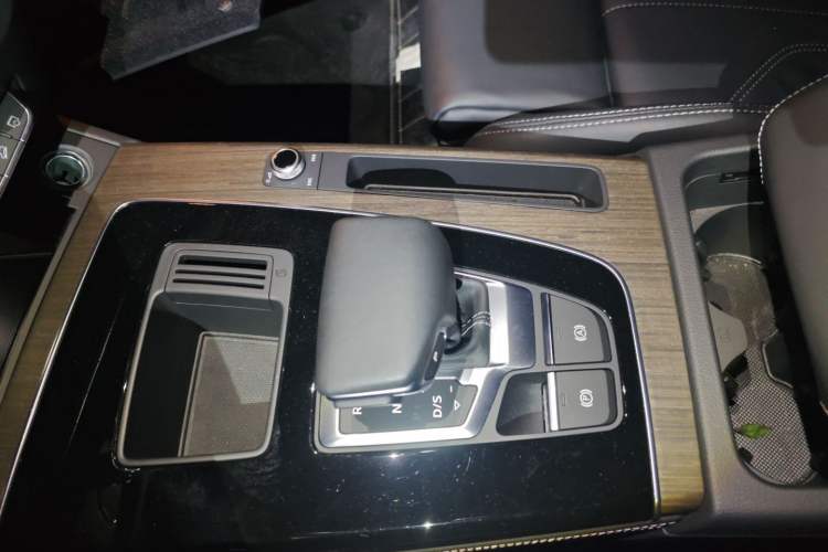 Used Audi Q5L 2022 Updated 45T Prestige Dynamic Edition Gear Lever