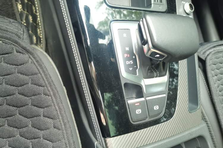 Used Audi Q5L 2022 45T Luxury Dynamic Model Gear Lever