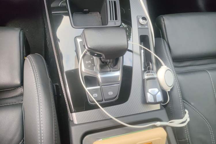 Used Audi Q5L 2022 Updated 40T Luxury Dynamic Edition Gear Lever