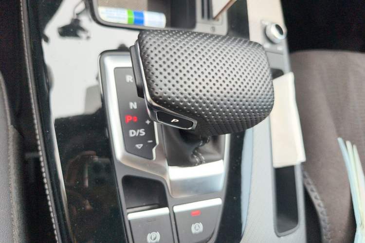 Used Audi Q5L 2022 Updated 40T Luxury Dynamic Edition Gear Lever