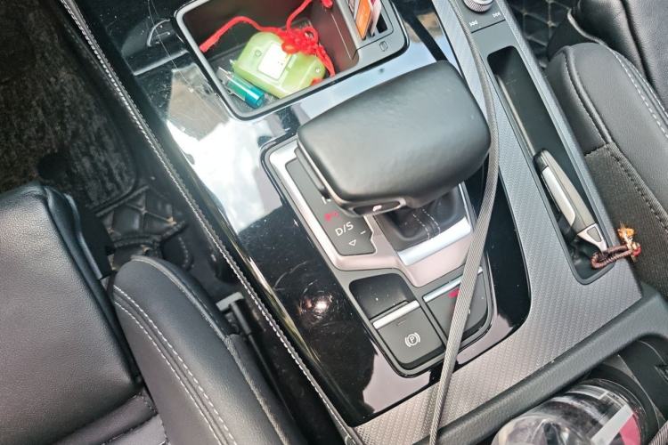 Used Audi Q5L 2022 40T Luxury Dynamic Model Gear Lever