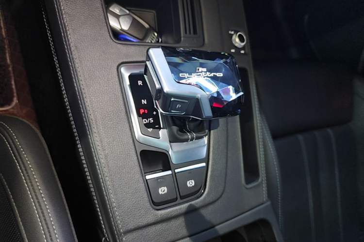 Used Audi Q5L 2022 40T Fashionable and Dynamic Model Gear Lever