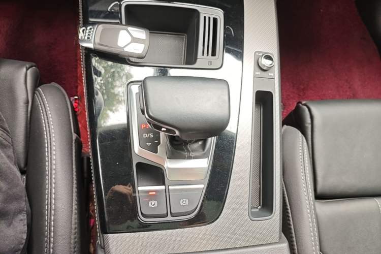 Used Audi Q5L 2022 Updated 45T Luxury Dynamic Version Gear Lever