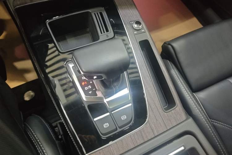 Used Audi Q5L 2022 Updated 45T Prestige Dynamic Edition Gear Lever
