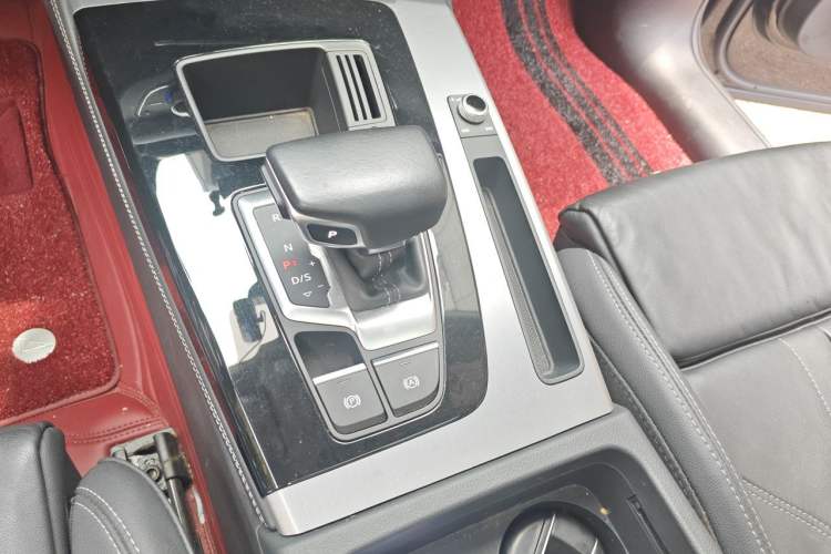 Used Audi Q5L 2022 40T Fashionable and Dynamic Model Gear Lever