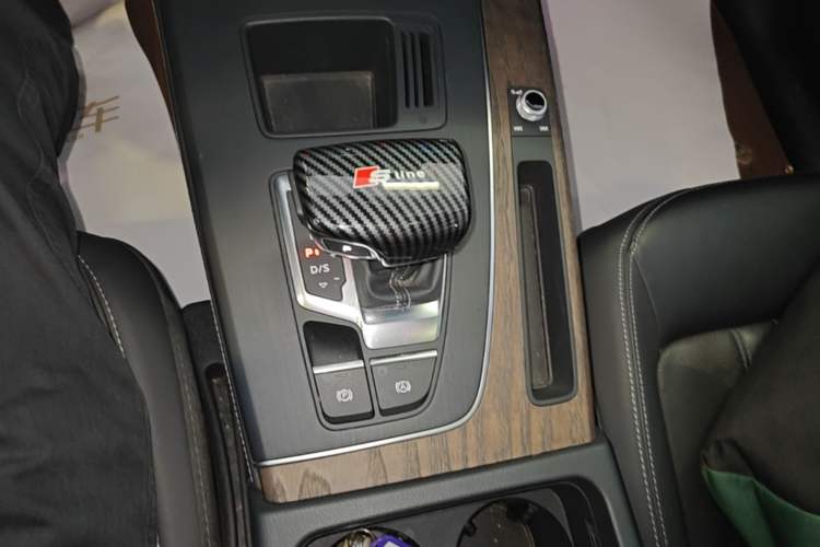 Used Audi Q5L 2022 Updated Version 40T Luxury Elegant Edition Gear Lever