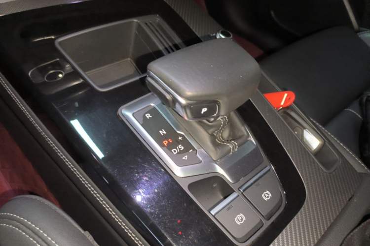 Used Audi Q5L 2022 40T Luxury Dynamic Model Gear Lever