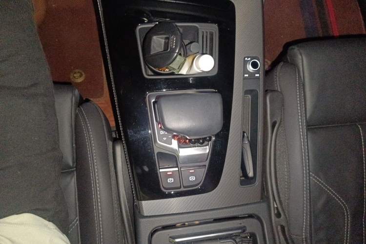Used Audi Q5L 2022 Updated 40T Luxury Dynamic Edition Gear Lever