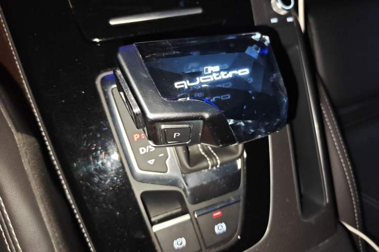 Used Audi Q5L 2022 40T Luxury Dynamic Model Gear Lever