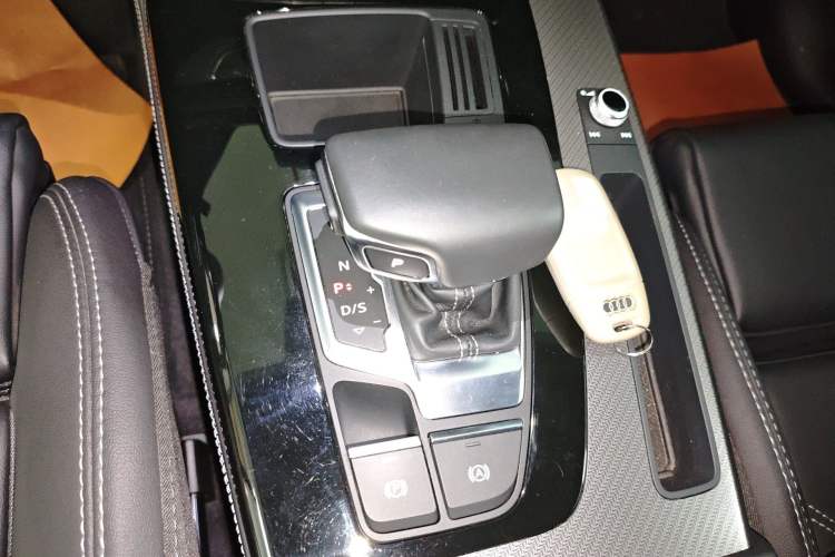 Used Audi Q5L 2022 40T Luxury Dynamic Model Gear Lever