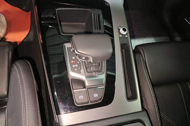 Used Audi Q5L 2022 45T Luxury Dynamic Model Gear Lever