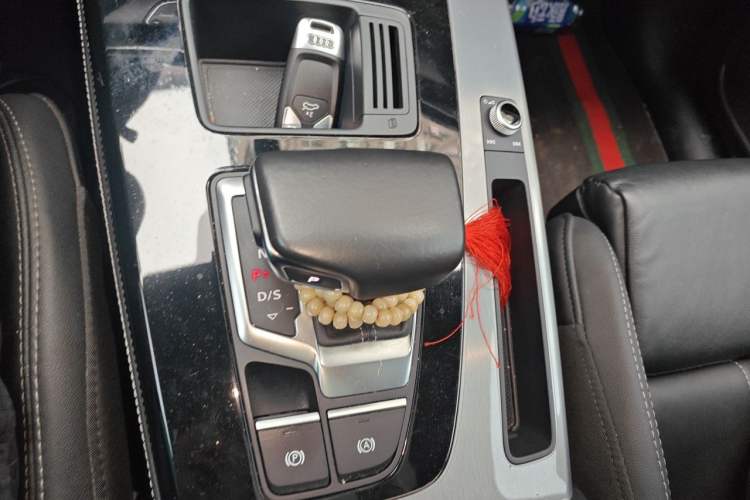 Used Audi Q5L 2022 40T Fashionable and Dynamic Model Gear Lever