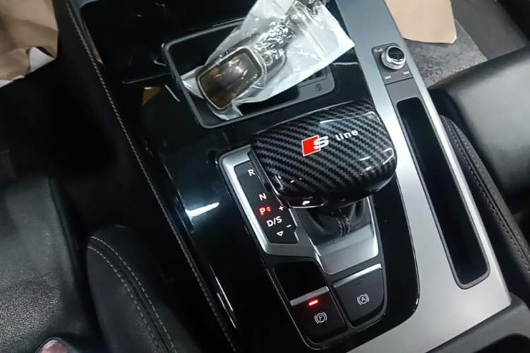 Used Audi Q5L 2022 40T Fashionable and Dynamic Model Gear Lever