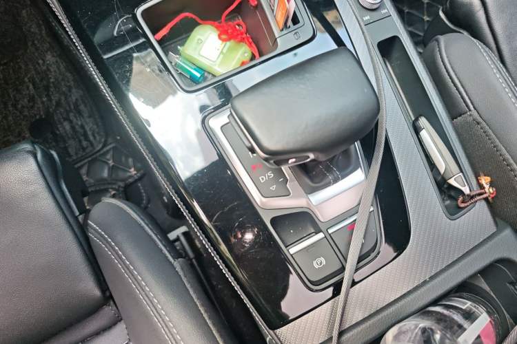 Used Audi Q5L 2022 40T Luxury Dynamic Model Gear Lever