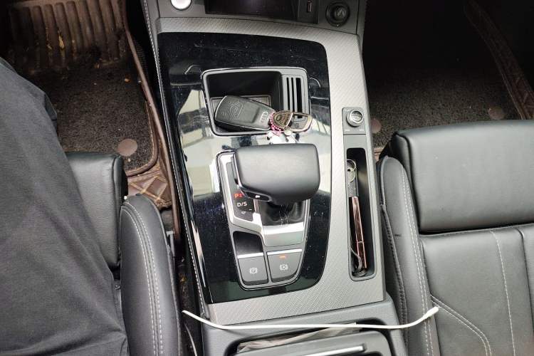 Used Audi Q5L 2022 Updated 40T Luxury Dynamic Edition Gear Lever