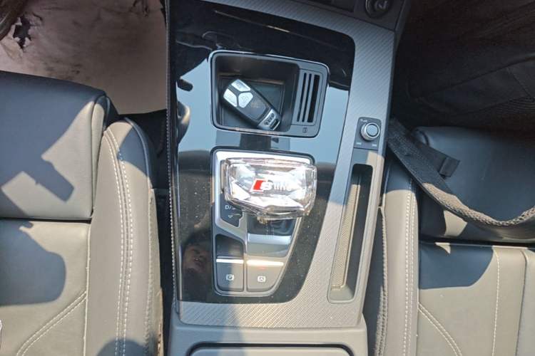 Used Audi Q5L 2022 Updated 45T Luxury Dynamic Version Gear Lever