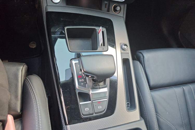 Used Audi Q5L 2022 40T Fashionable and Dynamic Model Gear Lever