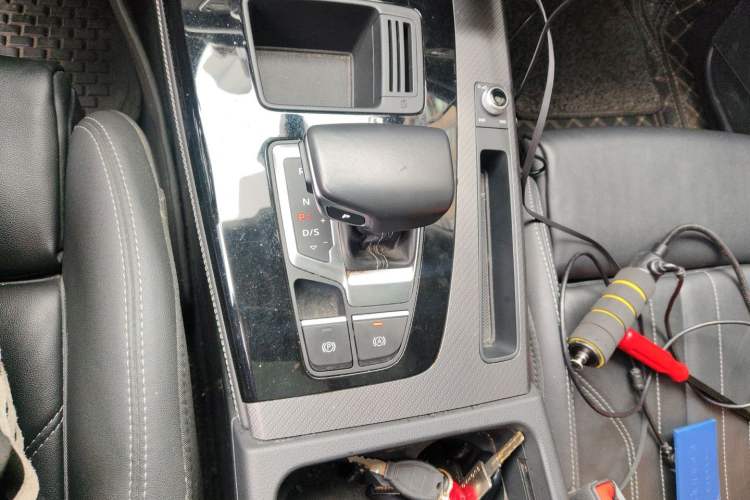 Used Audi Q5L 2022 40T Luxury Dynamic Model Gear Lever