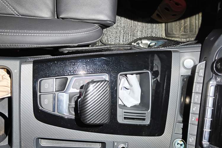 Used Audi Q5L 2022 40T Luxury Dynamic Model Gear Lever