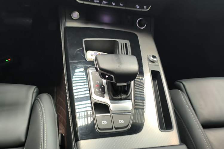Used Audi Q5L 2022 40T Luxury Dynamic Model Gear Lever